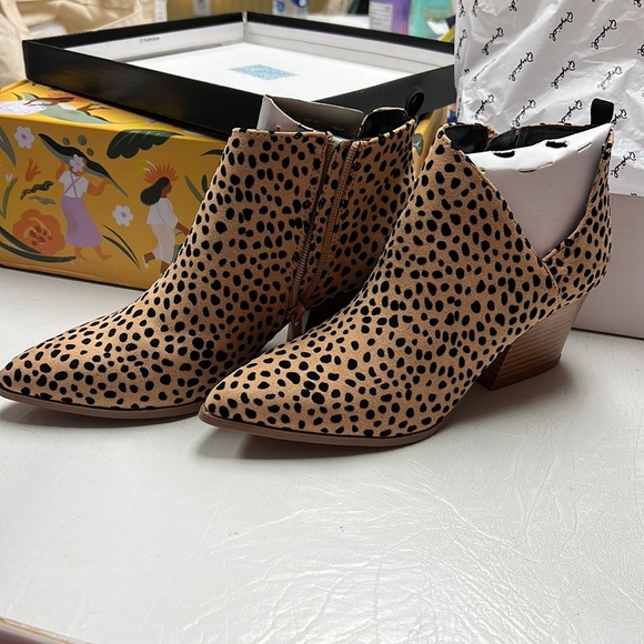 Qupid Shoes - Tan/Black Leopard Suede Booties